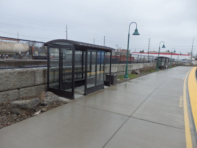 Foto: andén frente a la fachada de la estación - Vancouver (Washington), Estados Unidos