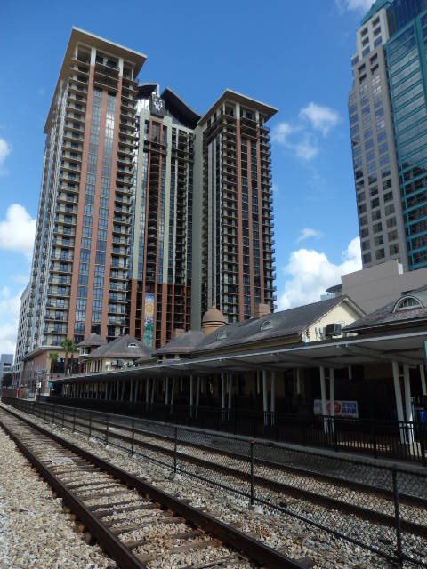 Foto: ex Church Street Station y andén de SunRail - Orlando (Florida), Estados Unidos