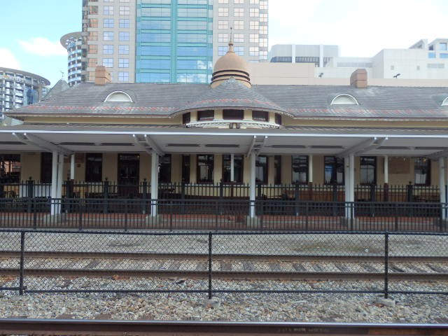 Foto: ex Church Street Station y andén de SunRail - Orlando (Florida), Estados Unidos