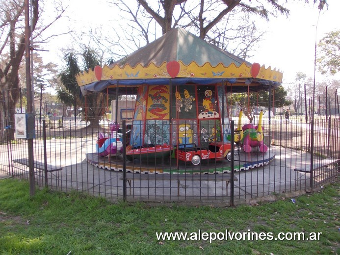 Foto: Villa Bosch - Plaza Padre Pio Manzanares - Calesita - Villa Bosch (Buenos Aires), Argentina