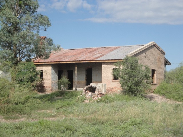 Foto: ex estación del FC San Martín, fachada - Arístides Villanueva (Mendoza), Argentina