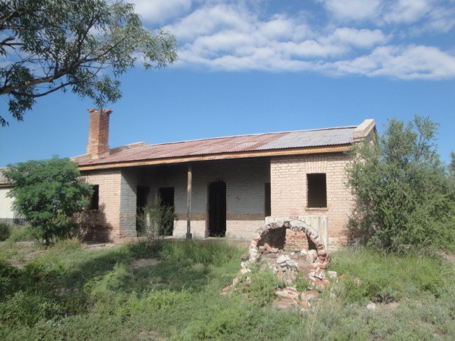 Foto: ex estación del FC San Martín, fachada - Arístides Villanueva (Mendoza), Argentina