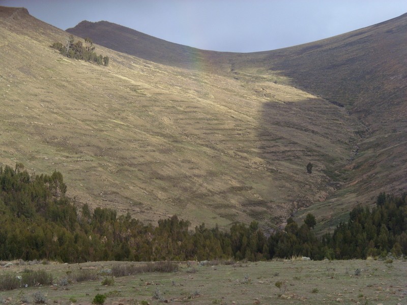 Foto: Tenue arcoiris - Zona de Copacabana (La Paz), Bolivia