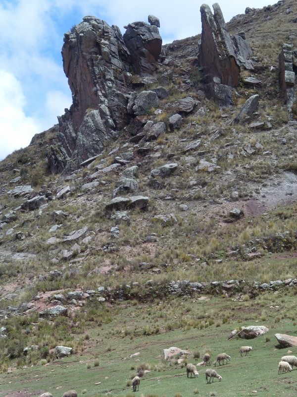 Foto: protrusiones rocosas - Zona de Copacabana (La Paz), Bolivia