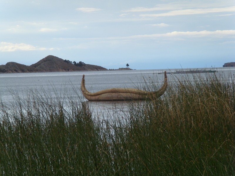 Foto: bote de totora en el lago Titicaca - Sicuani (La Paz), Bolivia