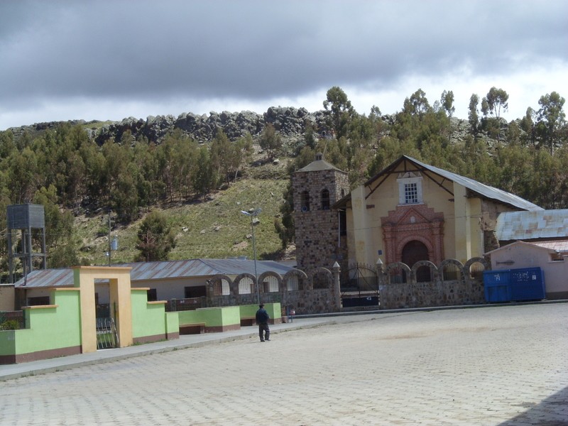 Foto: Plaza central - Ancoraimes (La Paz), Bolivia