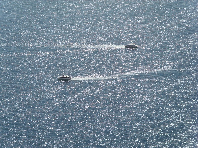 Foto: Cruce de lanchas en el lago Titicaca - Zona de Copacabana (La Paz), Bolivia