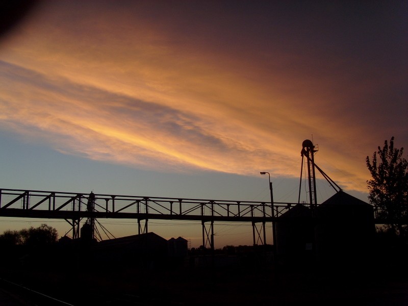 Foto: crepúsculo en la estación de tren - General Levalle (Córdoba), Argentina