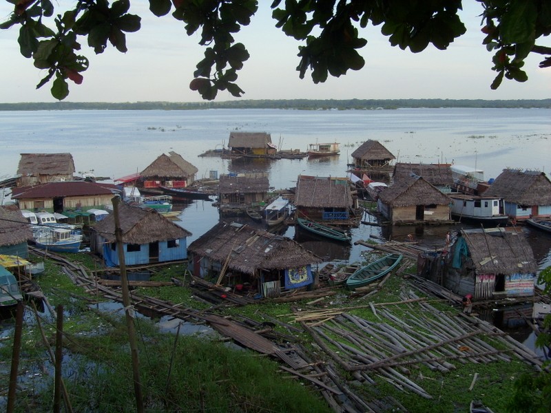 Foto: viviendas fluviales en el río Itaya - Iquitos (Loreto), Perú