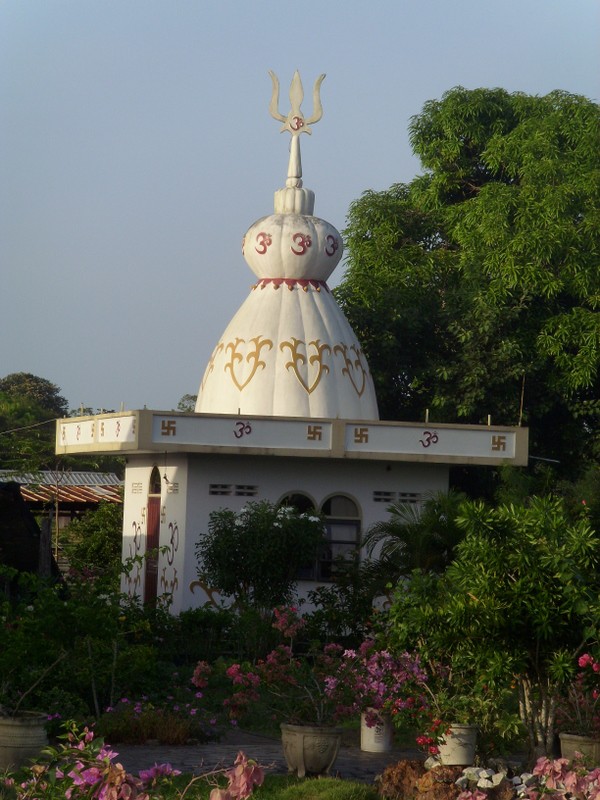 Foto: parece ser un templete en las casas hinduistas - Paramaribo, Surinam