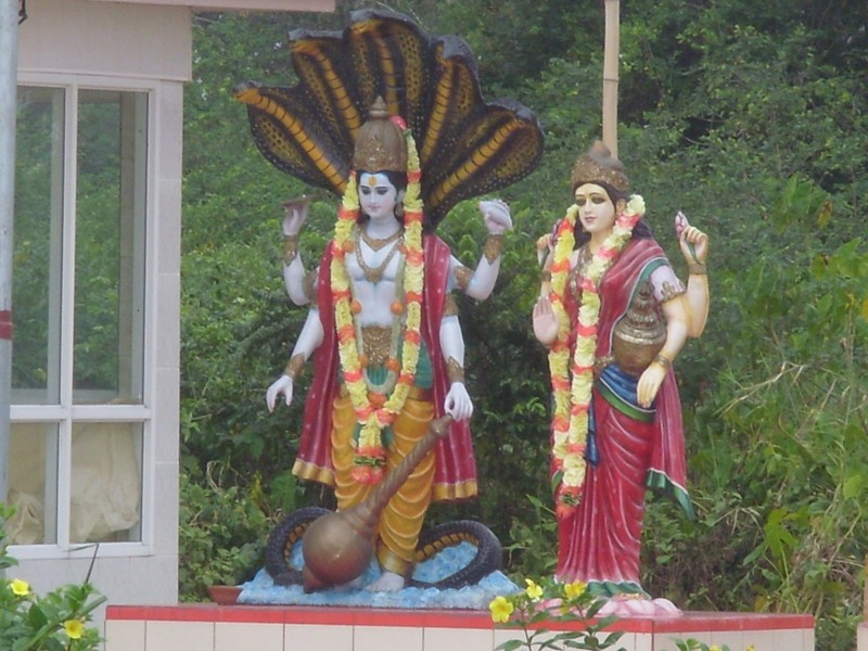 Foto: Viṣṇu y su consorte Lakṣmī - Meerzorg, Surinam
