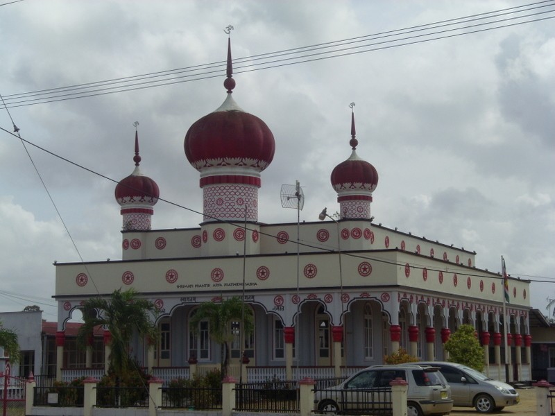 Foto: mandir (templo hinduista) con formato mezquita - Paramaribo, Surinam