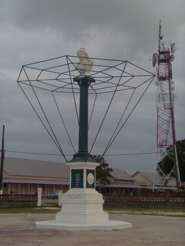 Foto: Monumento al Centenario de la Revolución Francesa - Saint-Laurent-du-Maroni, Guyana Francesa