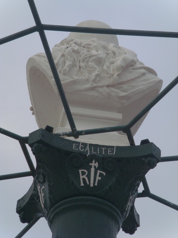 Foto: Monumento al Centenario de la Revolución Francesa - Saint-Laurent-du-Maroni, Guyana Francesa
