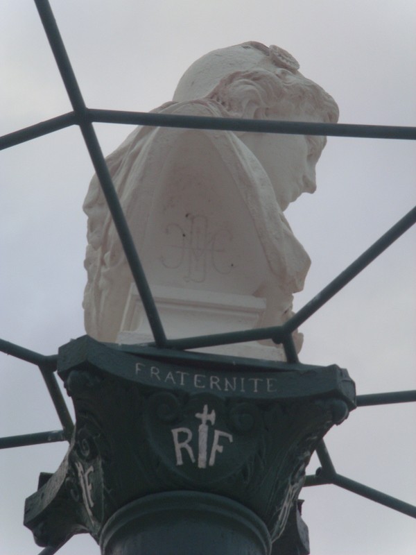 Foto: Monumento al Centenario de la Revolución Francesa - Saint-Laurent-du-Maroni, Guyana Francesa