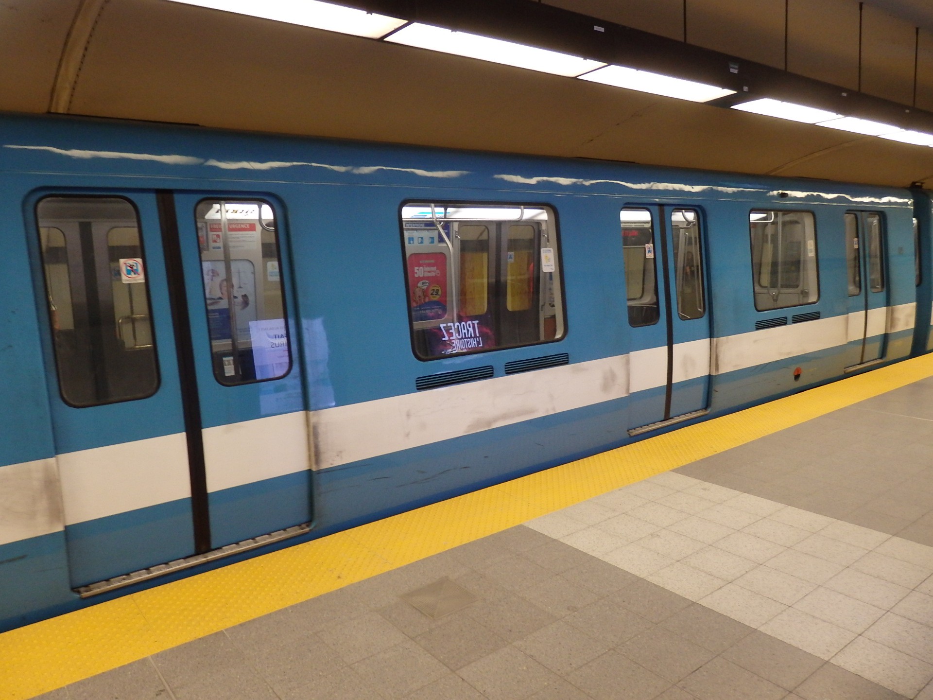 Foto: metro de la Línea Azul - Montreal (Quebec), Canadá