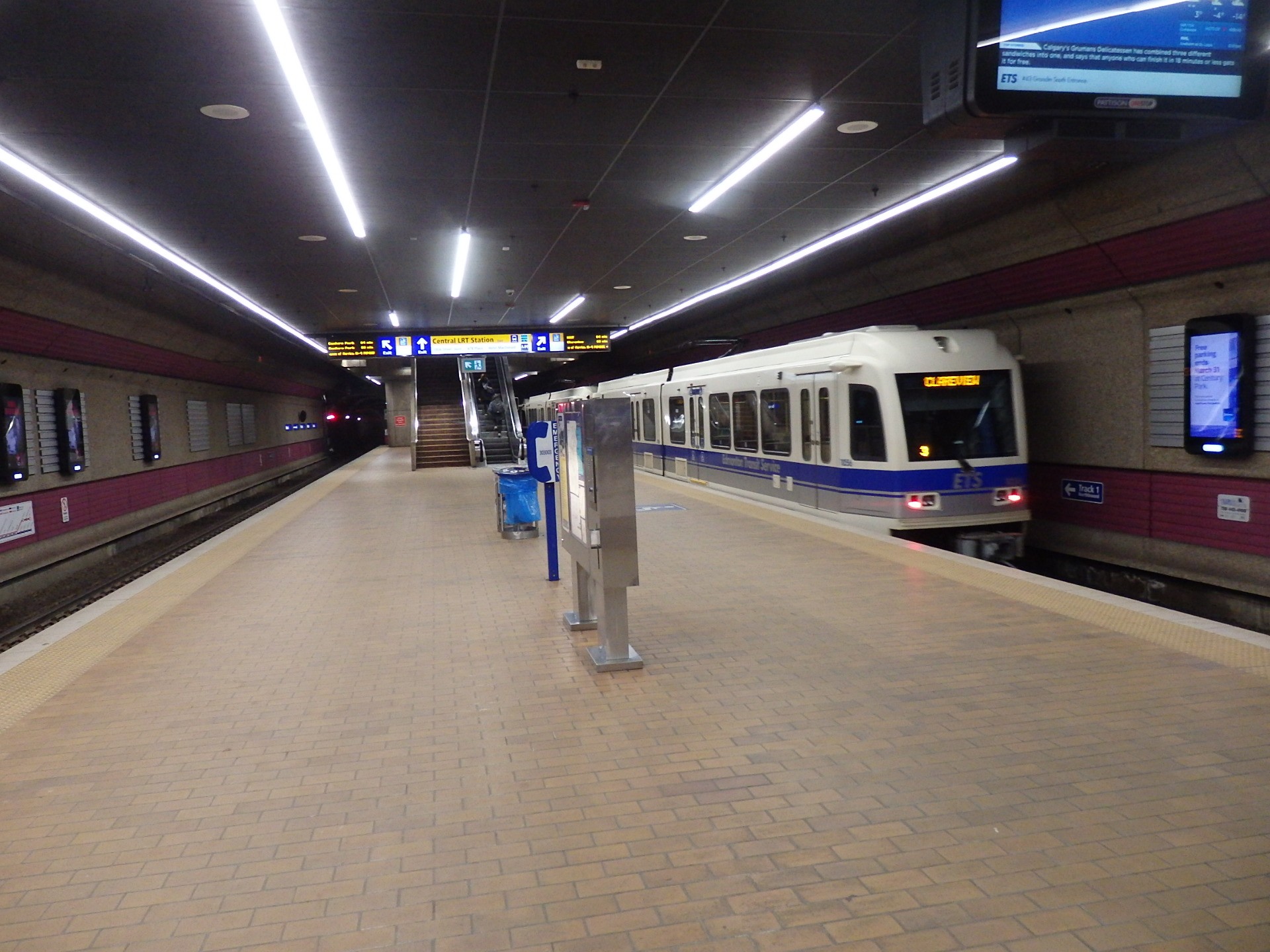 Foto: estación Central del metro - Edmonton (Alberta), Canadá