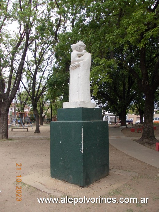 Foto: El Palomar - Plaza Atilio Cattaneo - Monumento a la Madre - El Palomar (Buenos Aires), Argentina