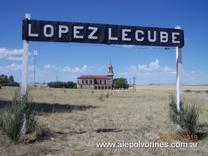 Foto: Estación López Lecube - López Lecube (Buenos Aires), Argentina