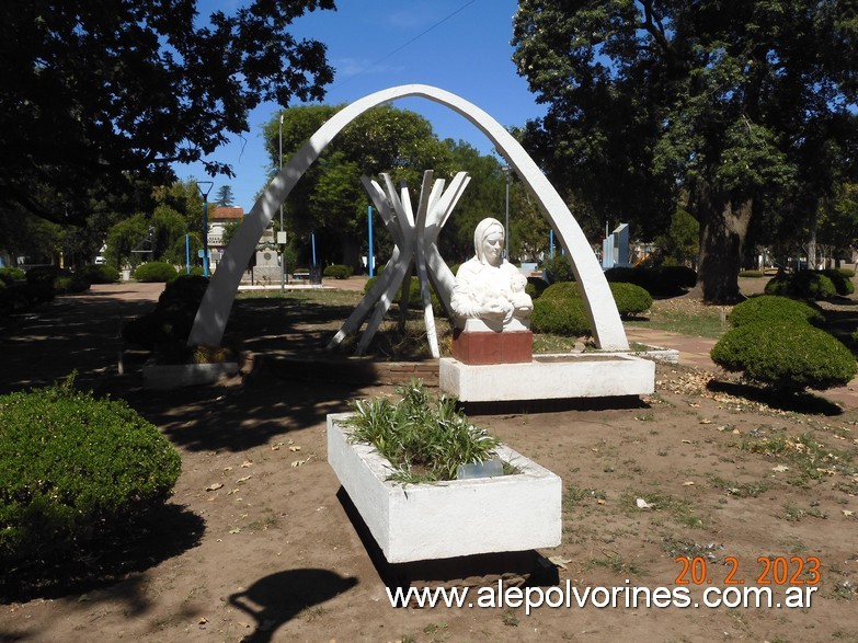 Foto: Acebal - Plaza coronel Domínguez - Monumento a la Madre - Acebal (Santa Fe), Argentina