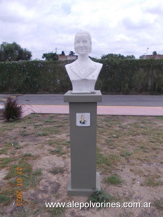 Foto: Caseros - Plaza Bomberos Voluntarios - Busto Evita - Caseros (Buenos Aires), Argentina