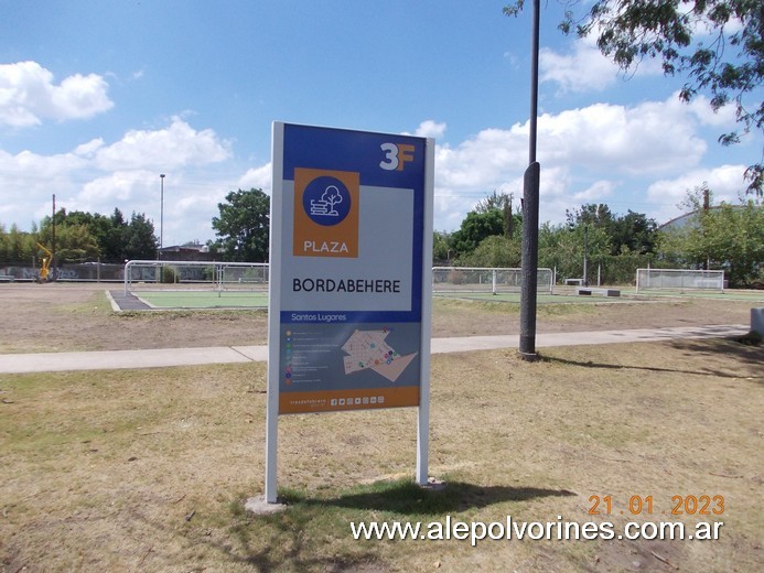 Foto: Santos Lugares - Plaza Bordabehere - Santos Lugares (Buenos Aires), Argentina