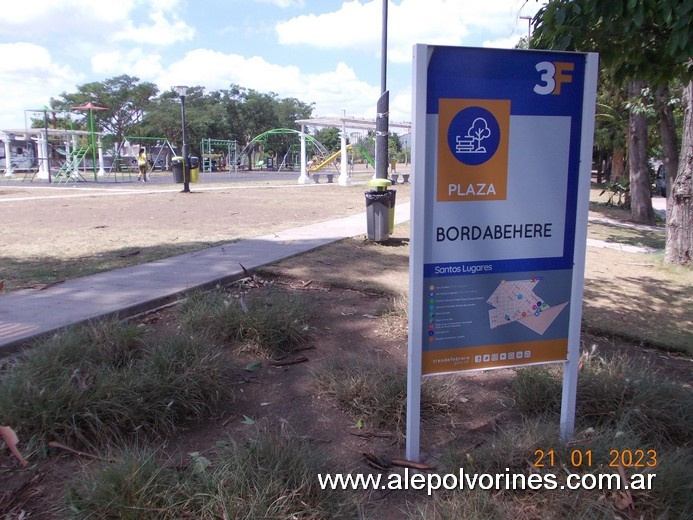Foto: Santos Lugares - Plaza Bordabehere - Santos Lugares (Buenos Aires), Argentina