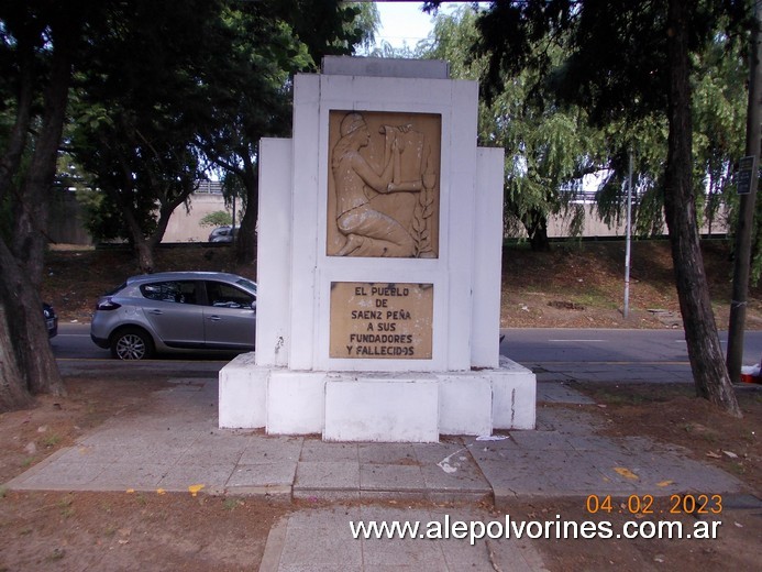 Foto: Sáenz Peña - Plaza Mariano Moreno - Monumento Fundadores - Sáenz Peña (Buenos Aires), Argentina