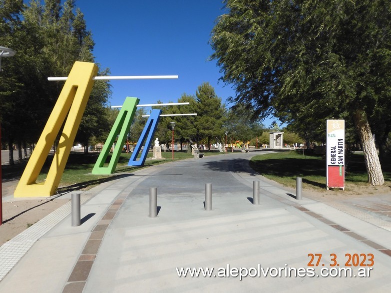 Foto: Los Menucos - Plaza San Martin - Los Menucos (Río Negro), Argentina