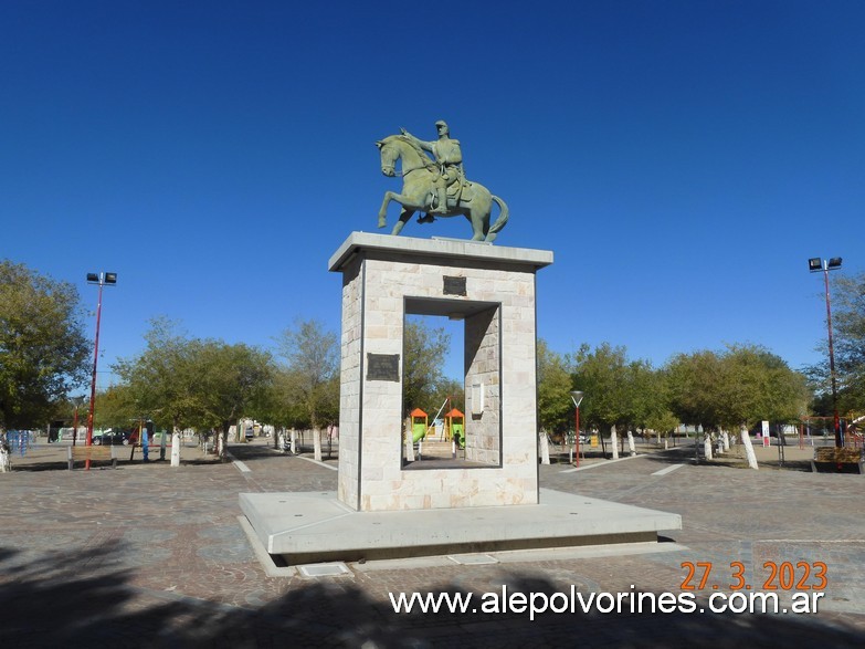Foto: Los Menucos - Plaza San Martin - Los Menucos (Río Negro), Argentina