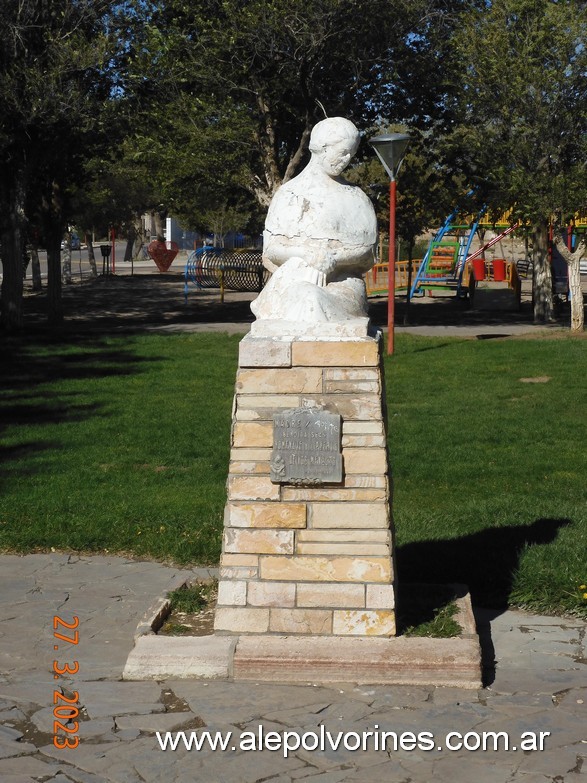 Foto: Los Menucos - Monumento a la Madre - Los Menucos (Río Negro), Argentina