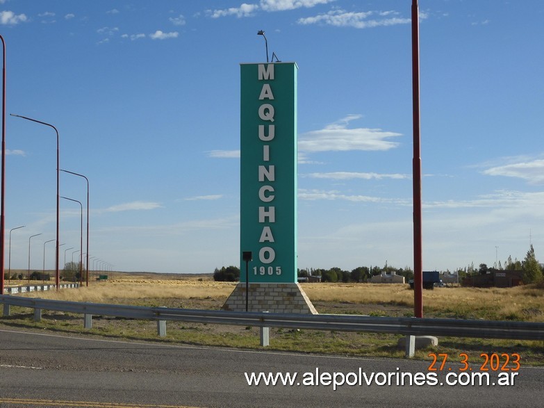 Foto: Maquinchao - Acceso - Maquinchao (Río Negro), Argentina