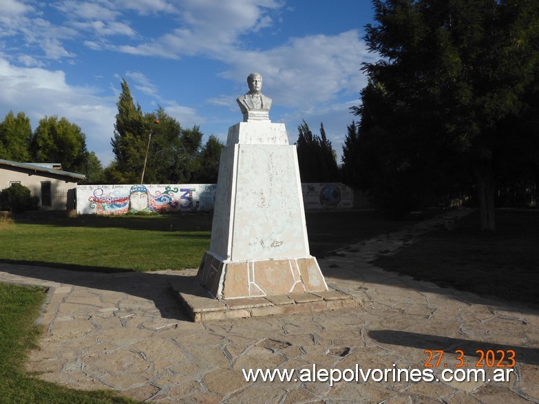 Foto: Maquinchao - Busto Sarmiento - Maquinchao (Río Negro), Argentina