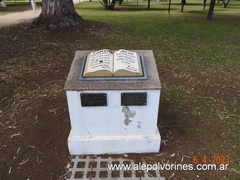 Foto: Venado Tuerto - Plaza San Martin - Monumento a la Biblia - Venado Tuerto (Santa Fe), Argentina