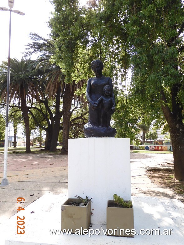 Foto: Venado Tuerto - Plaza Sarmiento - Monumento a la Madre - Venado Tuerto (Santa Fe), Argentina