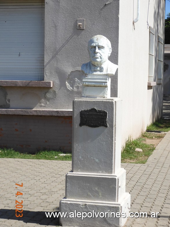 Foto: Guatimozin - Busto Faustino Sarmiento - Guatimozin (Córdoba), Argentina