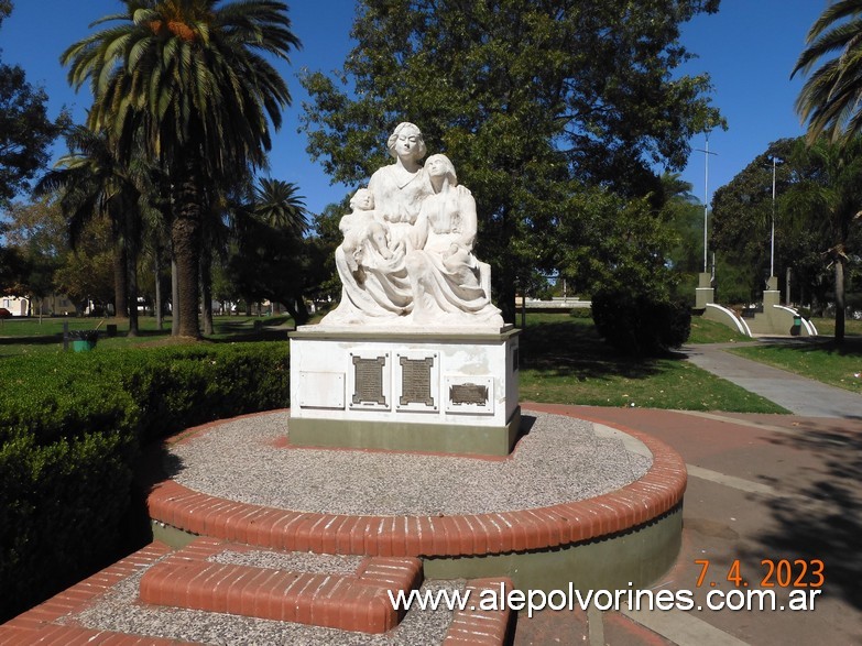 Foto: Guatimozin - Monumento a la Madre - Guatimozin (Córdoba), Argentina
