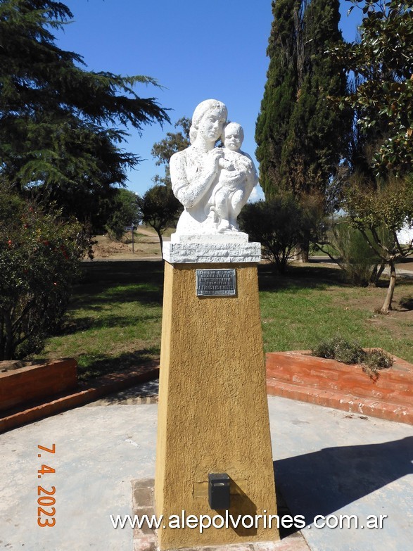 Foto: Colonia Bremen - Monumento a la Madre - Colonia Bremen (Córdoba), Argentina