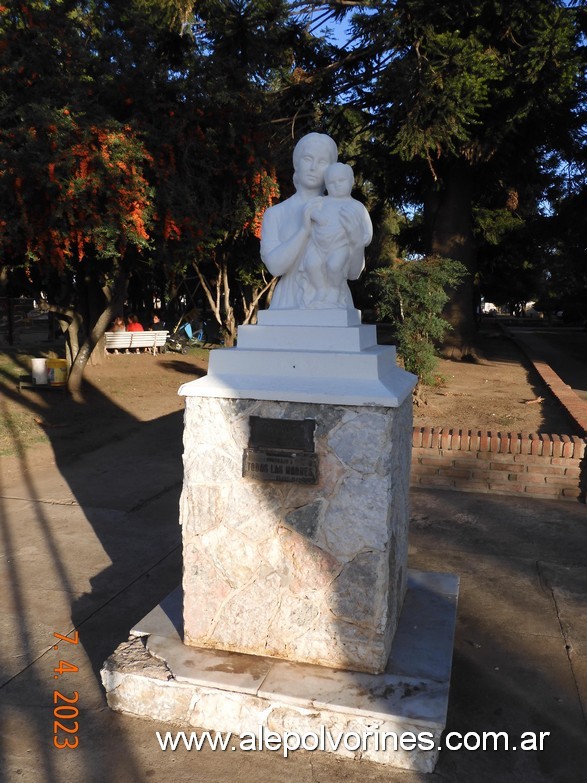 Foto: Colonia Godeken - Monumento a la Madre - Colonia Godeken (Córdoba), Argentina