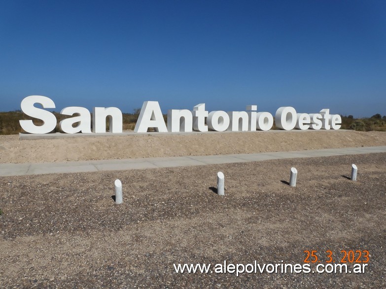 Foto: San Antonio Oeste - Acceso - San Antonio Oeste (Río Negro), Argentina