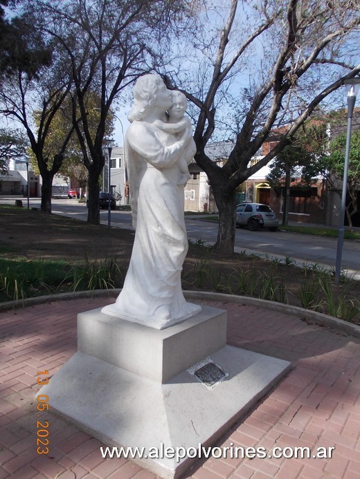 Foto: Caseros - Plaza Villa Alianza - Monumento a la Madre - Caseros (Buenos Aires), Argentina