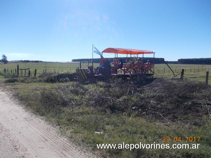 Foto: Apeadero Km 50 FCNEA - Ubajay (Entre Ríos), Argentina