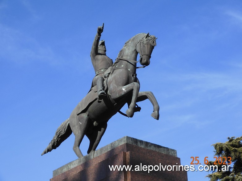 Foto: Junín - Plaza 25 de Mayo - Monumento Gral San Martin - Junin (Buenos Aires), Argentina
