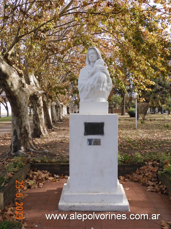 Foto: Rafael Obligado - Monumento a la Madre - Rafael Obligado (Buenos Aires), Argentina