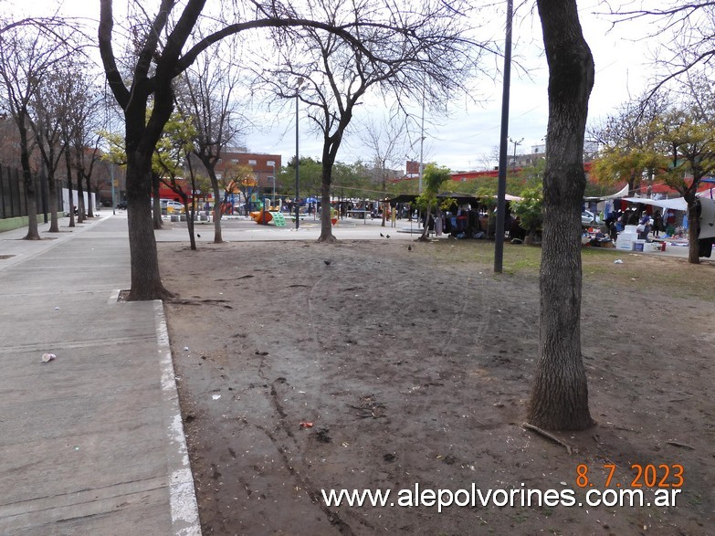 Foto: Flores CABA - Plaza Barrio Rivadavia - Flores (Buenos Aires), Argentina