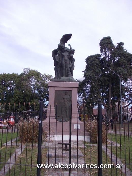 Foto: Villa Sarmiento - Plaza Alsina - Monumento a la Independencia - Villa Sarmiento (Buenos Aires), Argentina