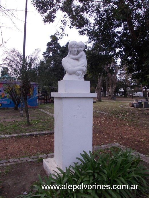 Foto: Villa Sarmiento - Plaza Alsina - Monumento a la Madre - Villa Sarmiento (Buenos Aires), Argentina