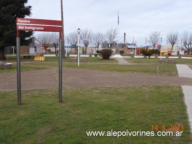 Foto: Henderson - Plazoleta del Inmigrante - Henderson (Buenos Aires), Argentina