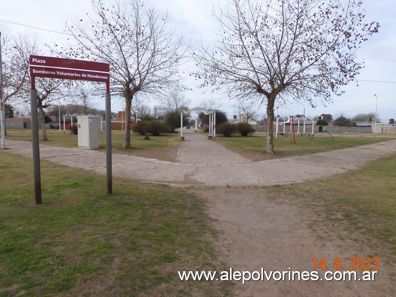 Foto: Henderson - Plaza Bomberos Voluntarios - Henderson (Buenos Aires), Argentina