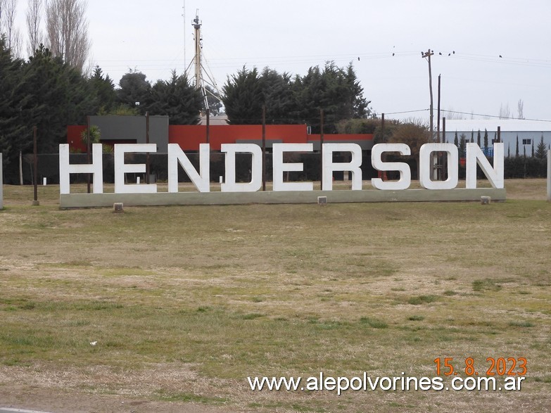 Foto: Henderson - Acceso - Henderson (Buenos Aires), Argentina